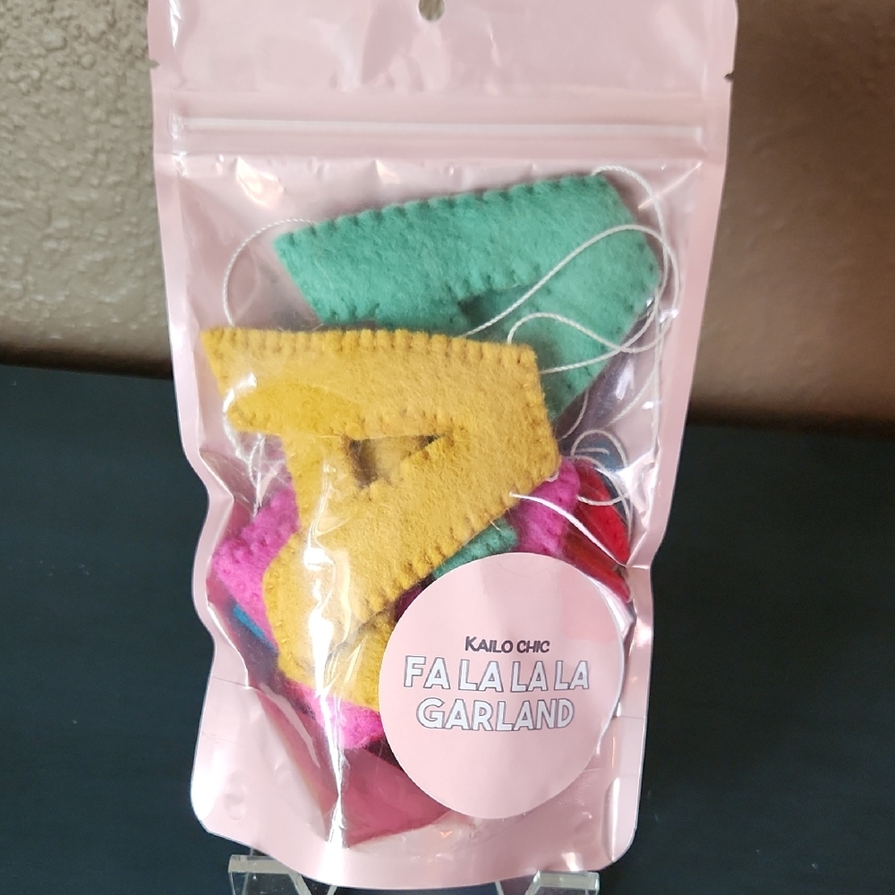 Fa La La La Garland - Multicolor NIP